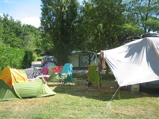 Emplacements camping au Camping La Pindière, camping 3 étoiles avec piscine couverte chauffée, location mobil home à Héric près de Nantes et Canal de Nantes à Brest en Loire Atlantique